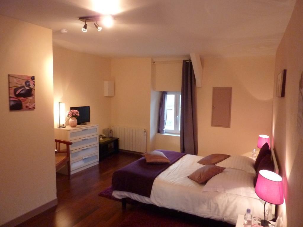 Maison D'Hotes Les Belles De Mai Pontorson Room photo