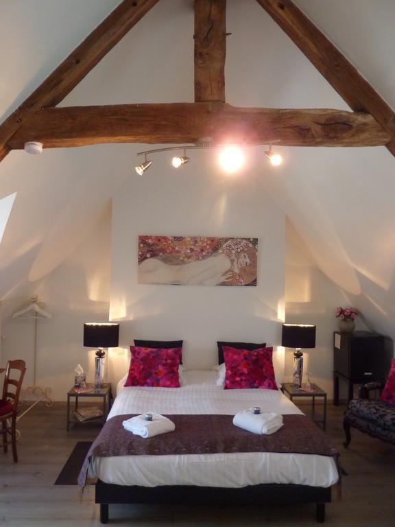 Maison D'Hotes Les Belles De Mai Pontorson Room photo