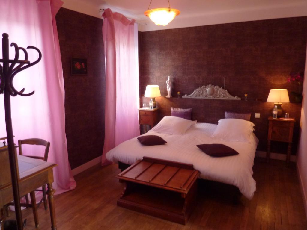 Maison D'Hotes Les Belles De Mai Pontorson Room photo